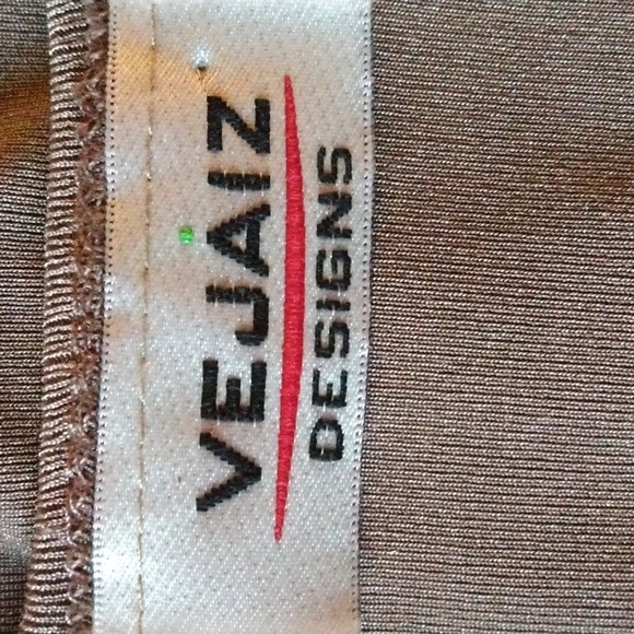 Vejaiz Designs beautiful Women's lace tank taupe - Picture 5 of 6